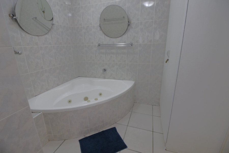 4 Bedroom Property for Sale in Paradise Beach Eastern Cape